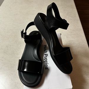 NWT Hush Puppies Strap Sandal size 10